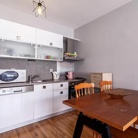 Sleek And Flat With Shared Pool In Sisli Apartment Istanbul
