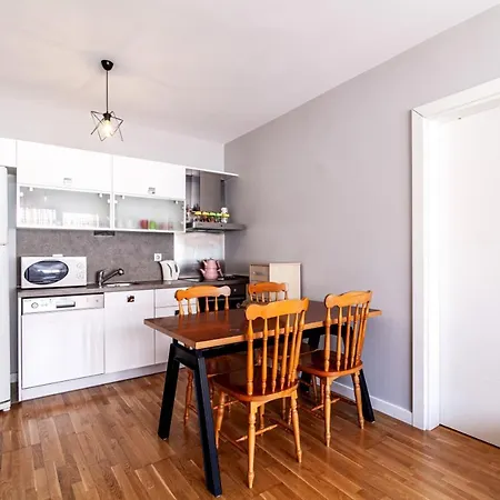 Apartment Sleek And Flat With Shared Pool In Sisli Istanbul