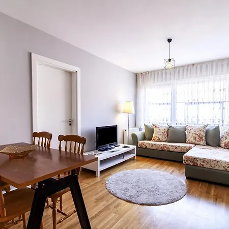 Apartment Sleek And Flat With Shared Pool In Sisli Istanbul