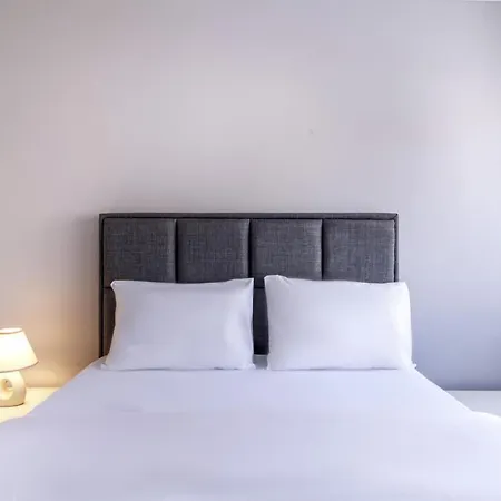 Apartment Sleek And Flat With Shared Pool In Sisli *