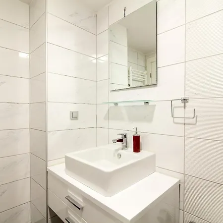 Sleek And Flat With Shared Pool In Sisli Istanbul